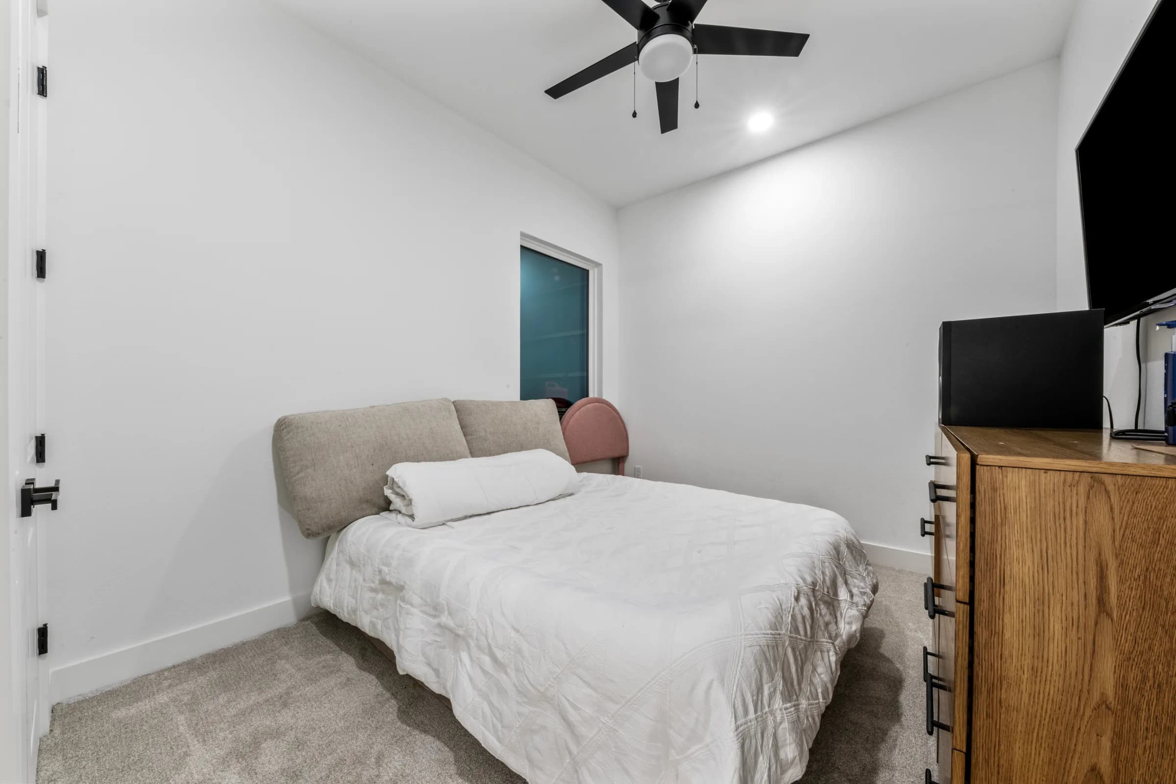 Guest bedroom